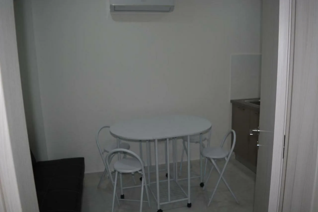 P.L Hermes Studios & Apartments Larnaca