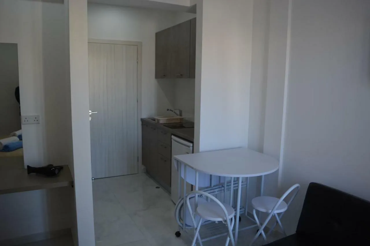 P.L Hermes Studios & Apartments Larnaca