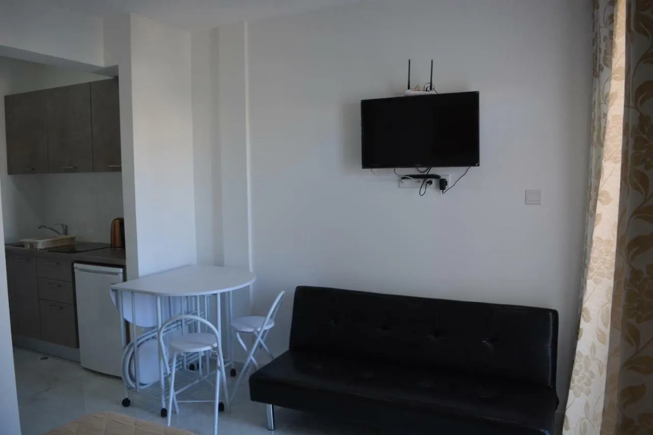 P.L Hermes Studios & Apartments Larnaca